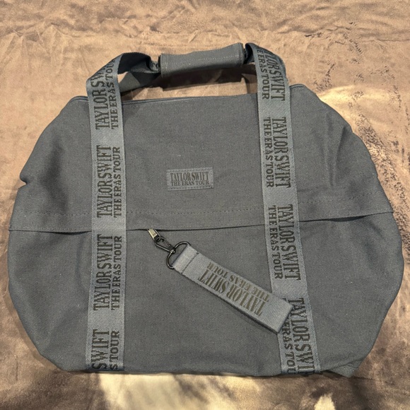The Eras Tour duffle bag - Picture 2 of 8